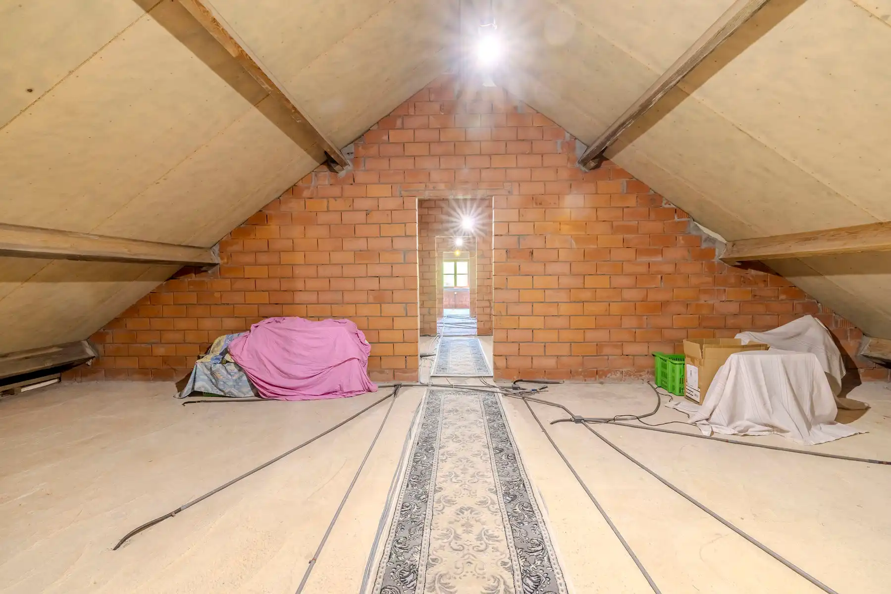 Ruim landhuis op ca. 3010 m² grond met ca. 736 m² bew.opp. foto 24