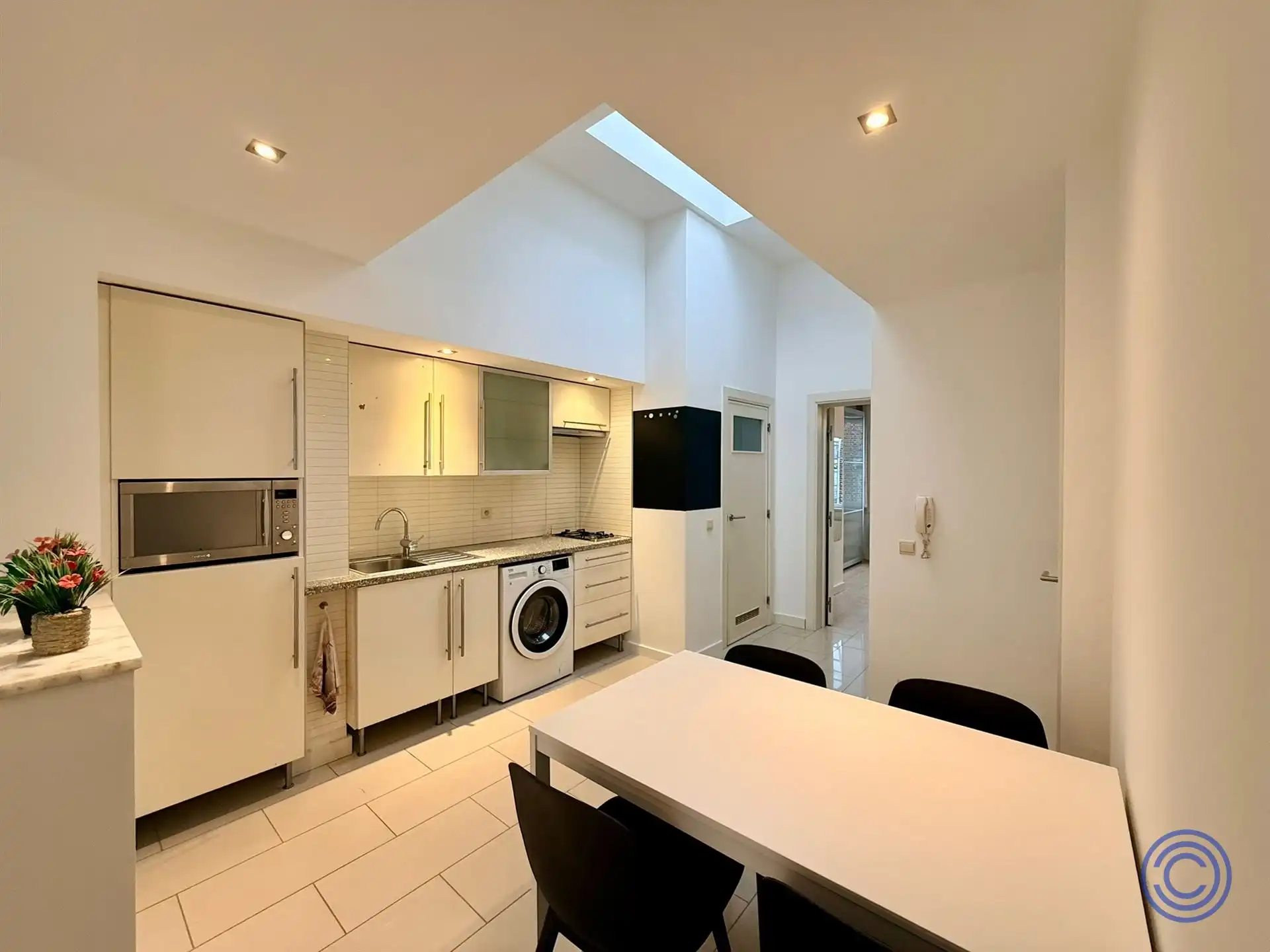 Bemeubeld 1-slpk appartement op TOP locatie! foto 3