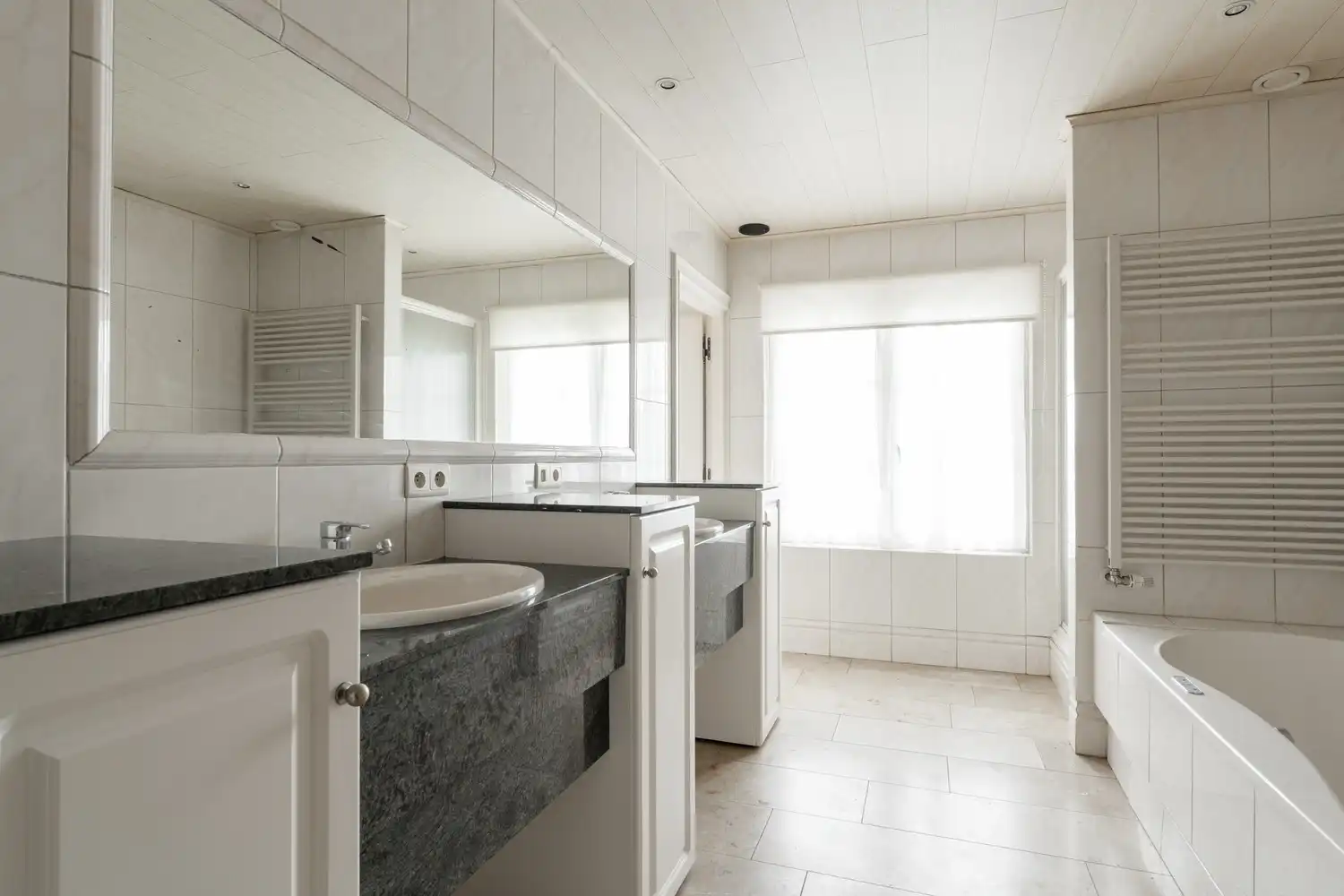 BEDRIJFSPAND MET CONCIERGEWONING foto 43