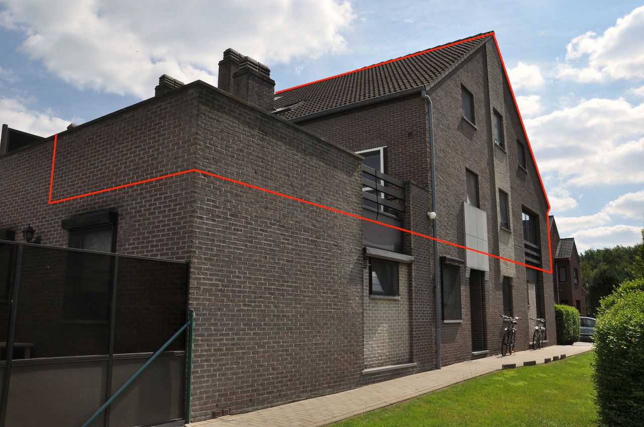 Ruim en licht duplex app met 4 slk, groot terras en garagebox foto 2