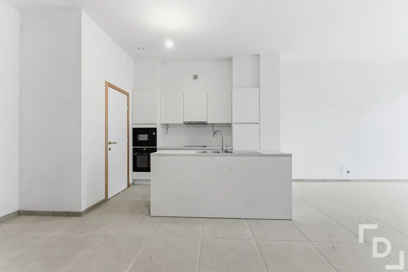 Nieuwbouwappartement met terras en tuin te koop in centrum Ieper. foto 4