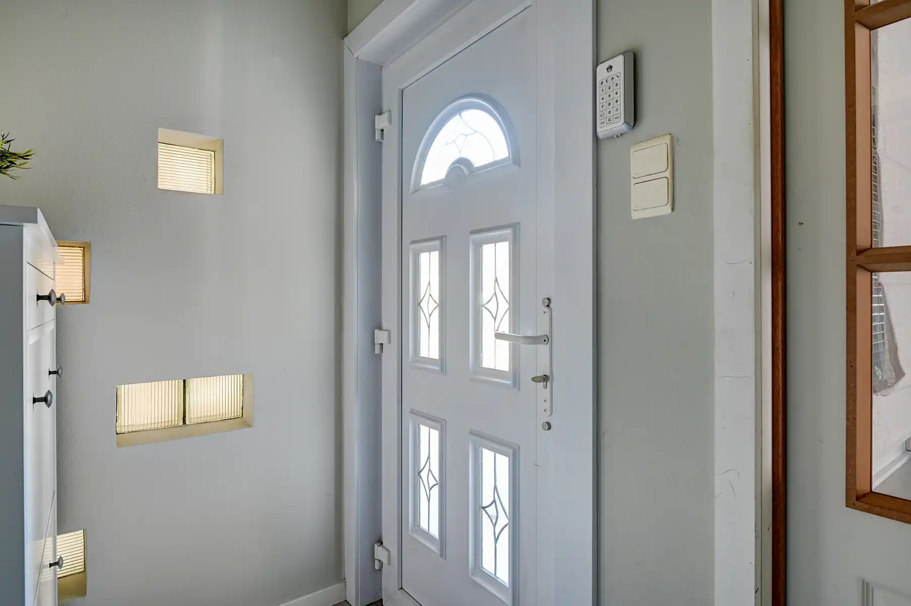 Karaktervolle en energiezuinige split-level woning op een perceel van 3a 96ca. foto 4