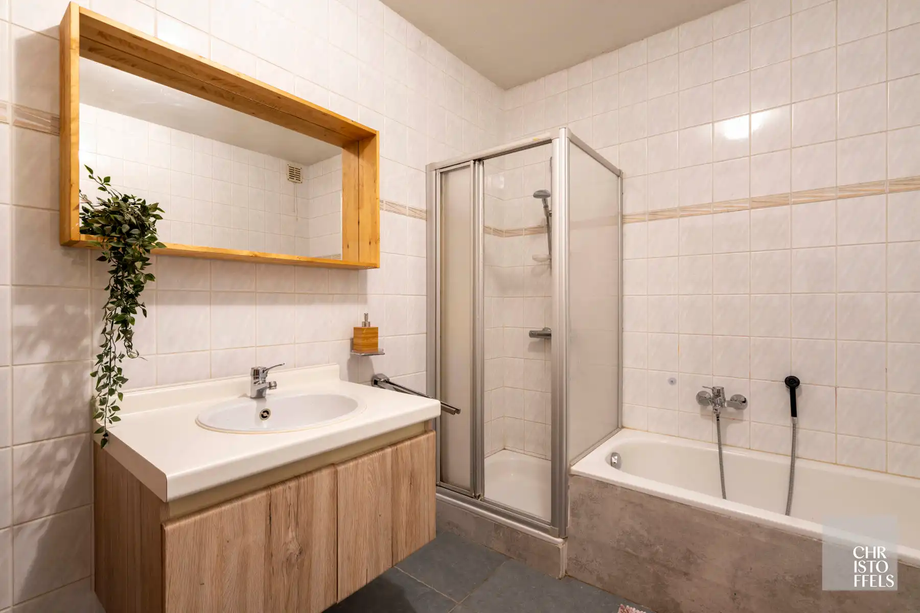 Instapklare woning (279m²) in groene omgeving te Kesselt-Lanaken! foto 15