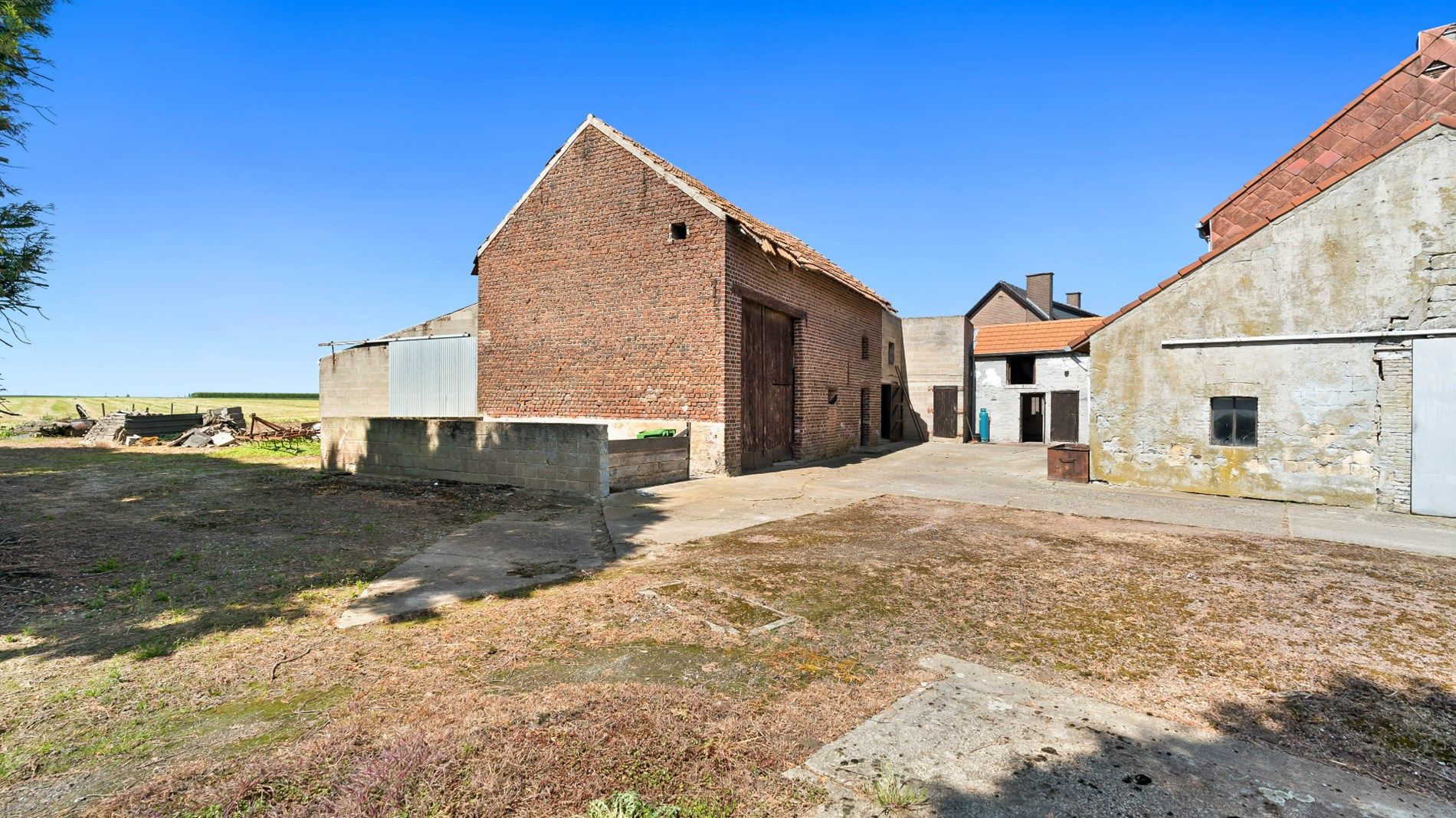 Renovatiewoning op perceel van 6854 m² foto 16
