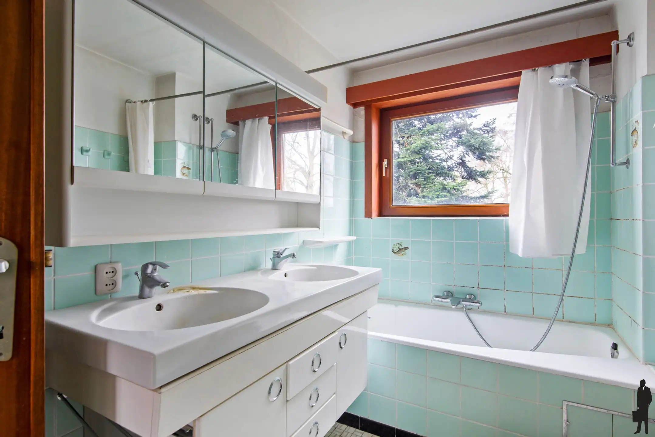 Te renoveren woning met veel mogelijkheden op een toplocatie foto 17