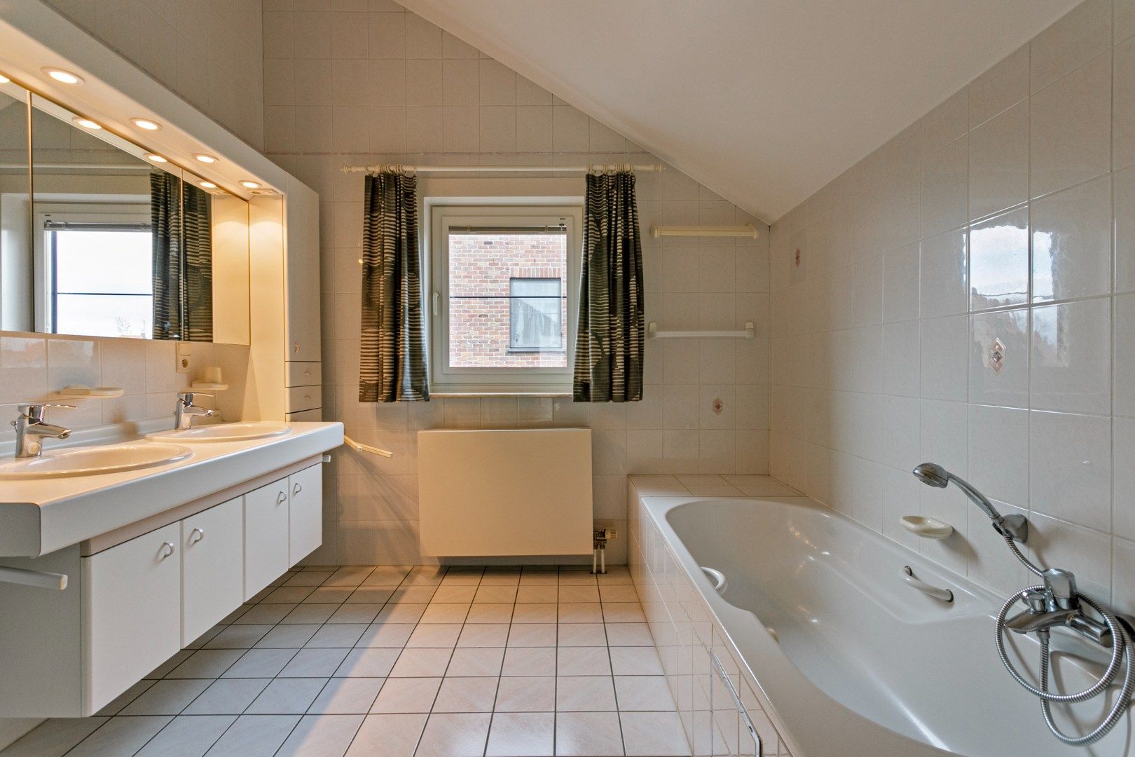 Villa met 4 slaapkamers en ruime tuin in Tienen! - bewoonbare opp. 246m² -  EPC 197 kWh/m² foto 21