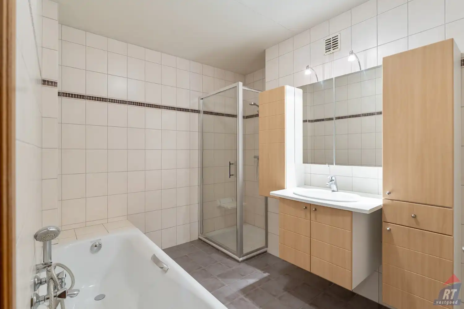 Gelijkvloers appartement met 2 slaapkamers, ruim terras en garage in Tongeren-Borgloon foto 9