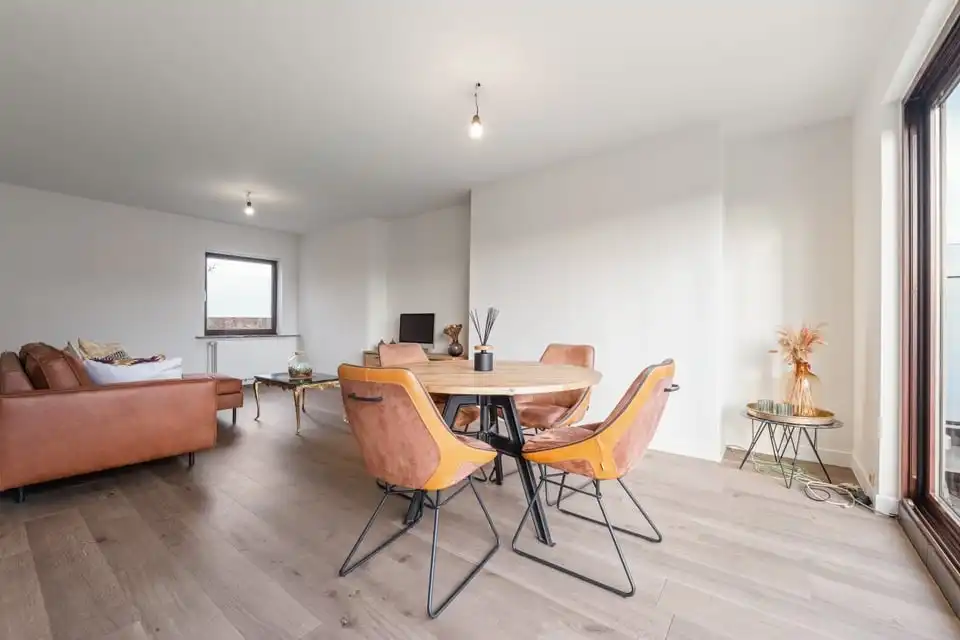 MOOI DAKAPPARTEMENT MET UNIEK TERRAS IN SINT-TRUIDEN foto 3