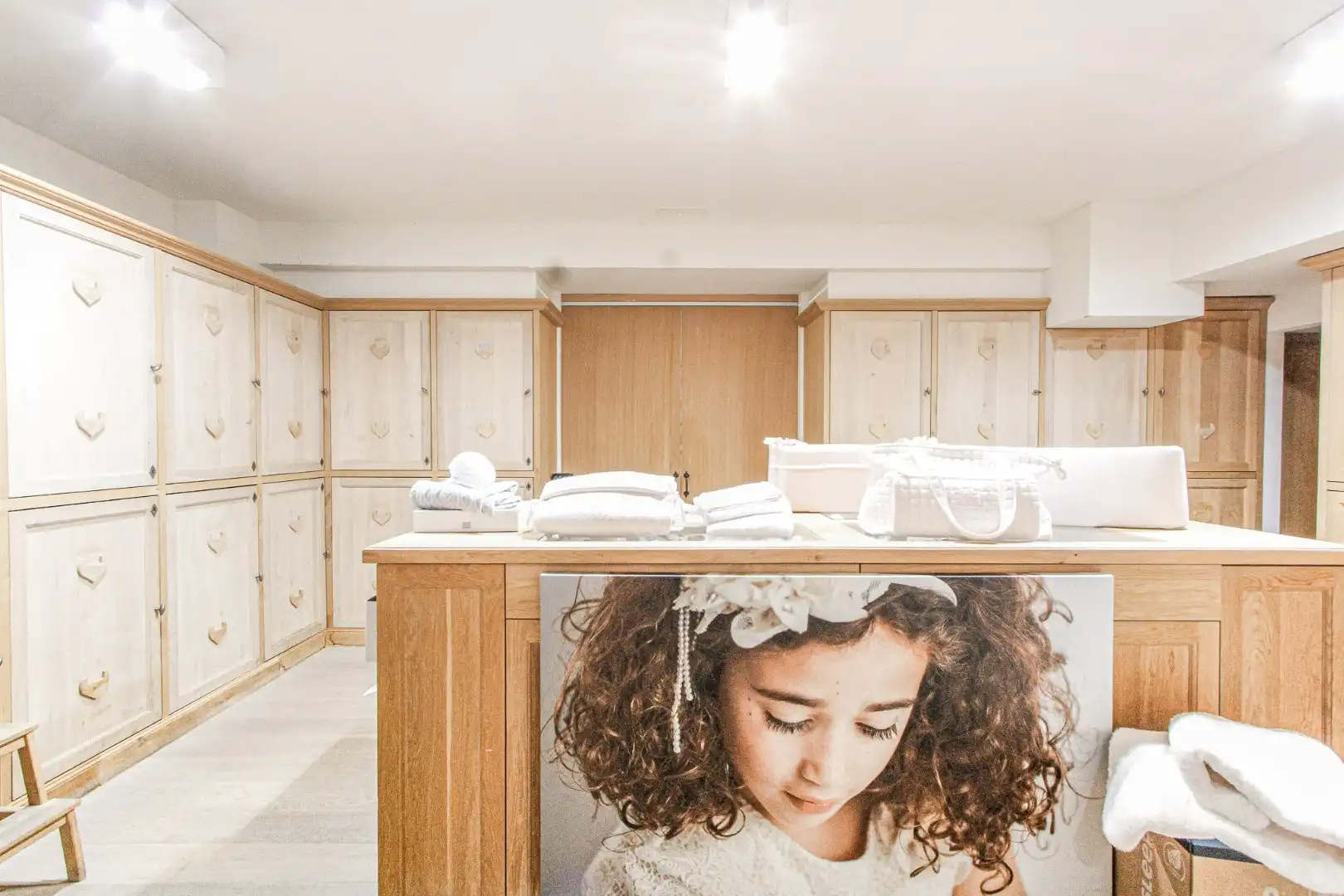 Zeer centraal gelegen handelspand op Lippenslaan 207, 306m² glv plus mezzanine, kelder en garage foto 6