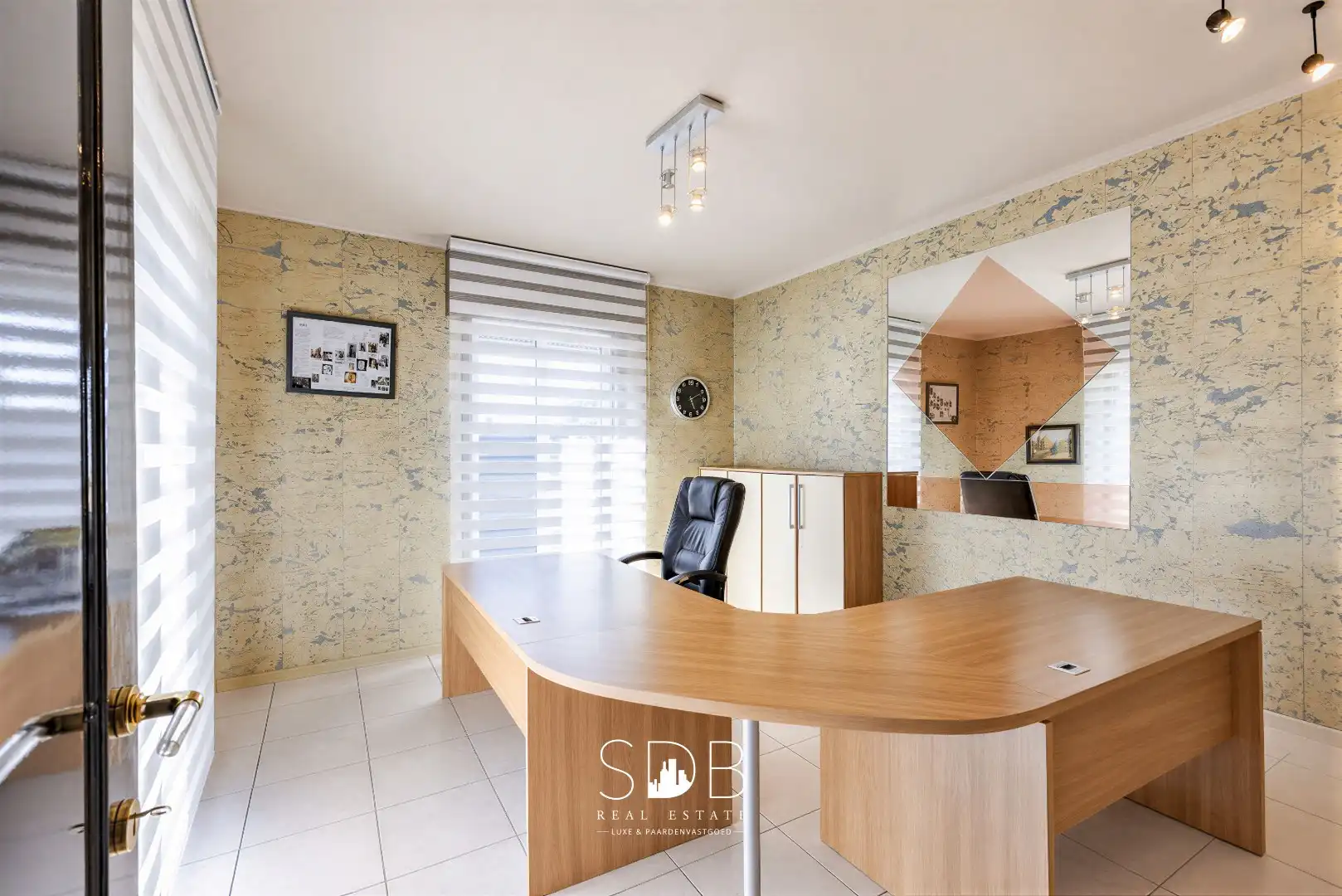 Hedendaagse villa met dubbele garage, zwembad en magazijn op 2.937m² foto 6