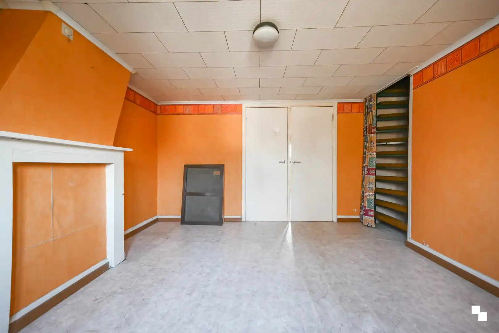 Totaal te renoveren woning met riante garage te Bosmolens foto 17