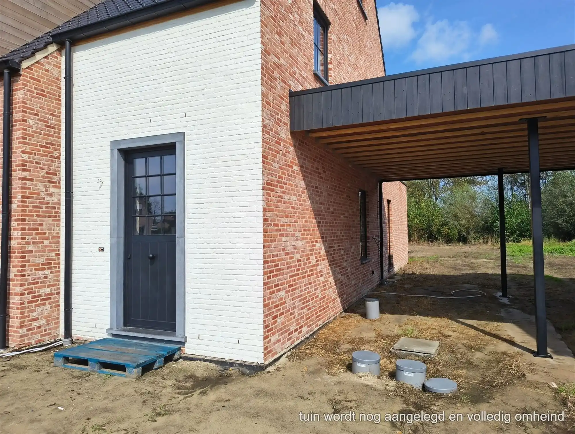 Gloednieuw wooncomfort in deze woning met 3 slaapkamers, terras, tuin en carport. foto 20