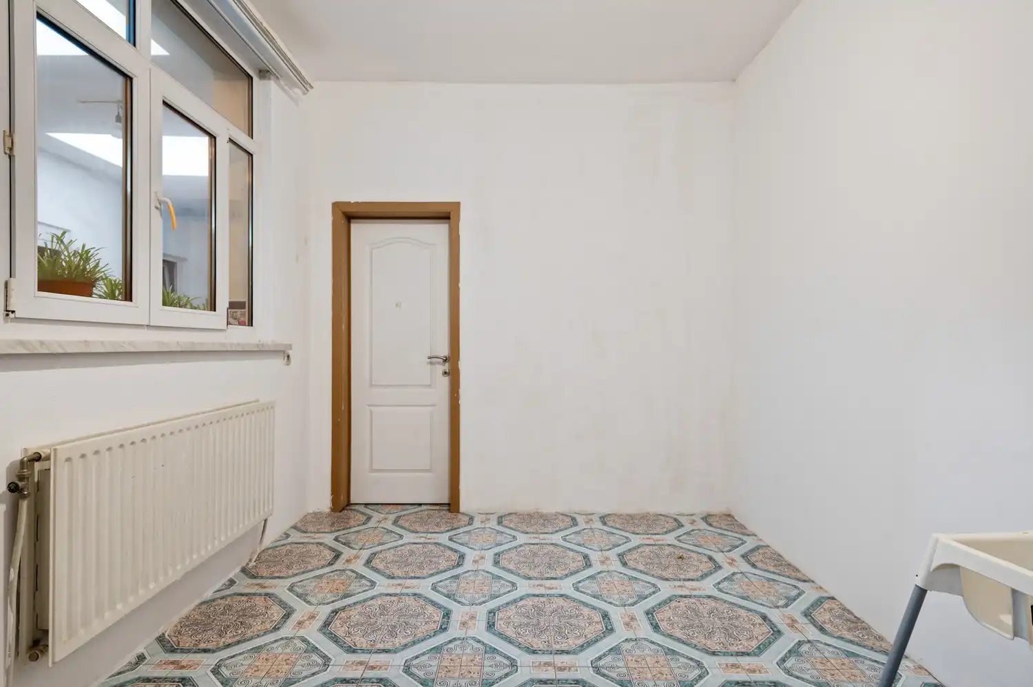 Opbrengsteigendom met een groot magazijn en 3 appartementen te koop! foto 19