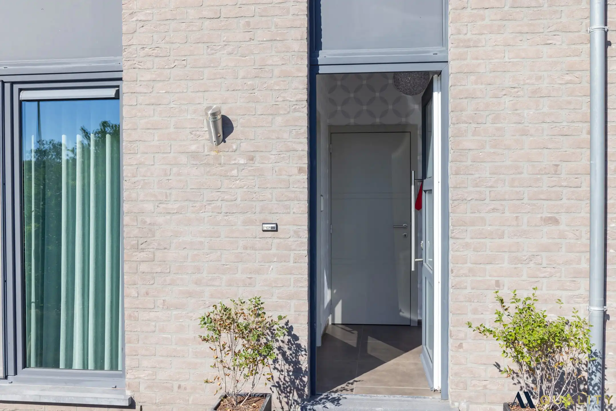 Rustig gelegen, instapklare woning met 4 slaapkamers en aangelegde tuin foto 2