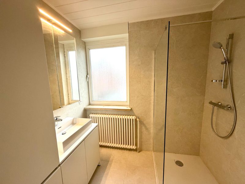 Verrassend ruim appartement met 3 slaapkamers, terras en 2 parkeerplaatsen foto 12