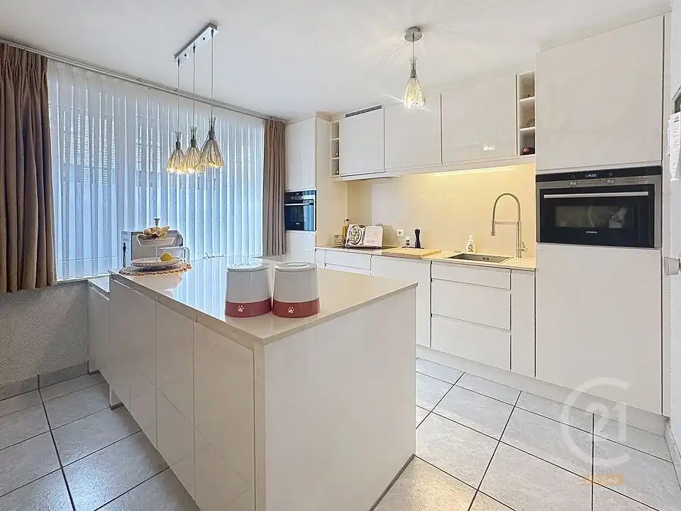 Instapklare woning met 4 slaapkamers in Gistel foto {{pictureIndex}}