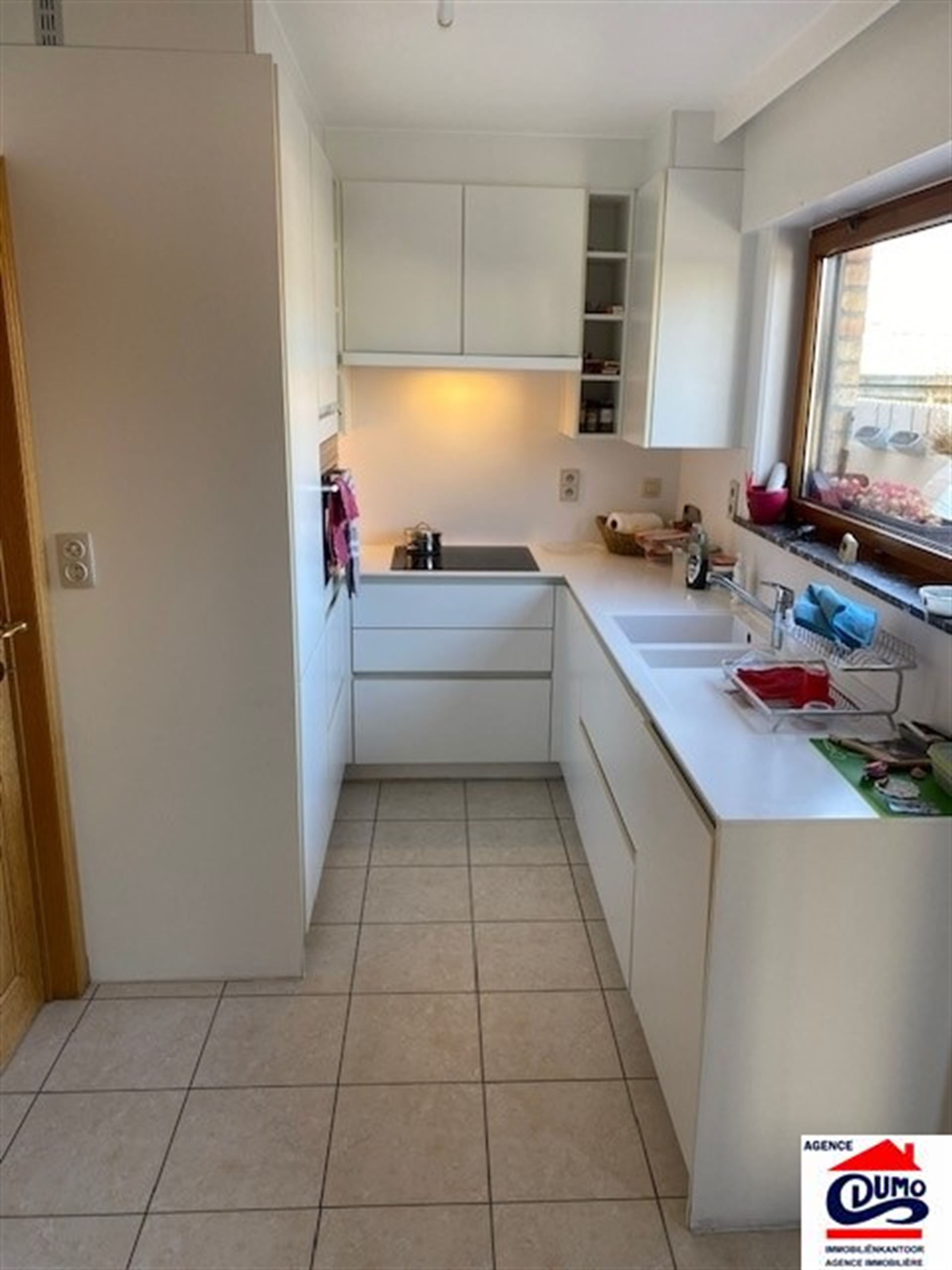Goed gelegen half open bebouwing met 4 slaapkamers en garage foto 7