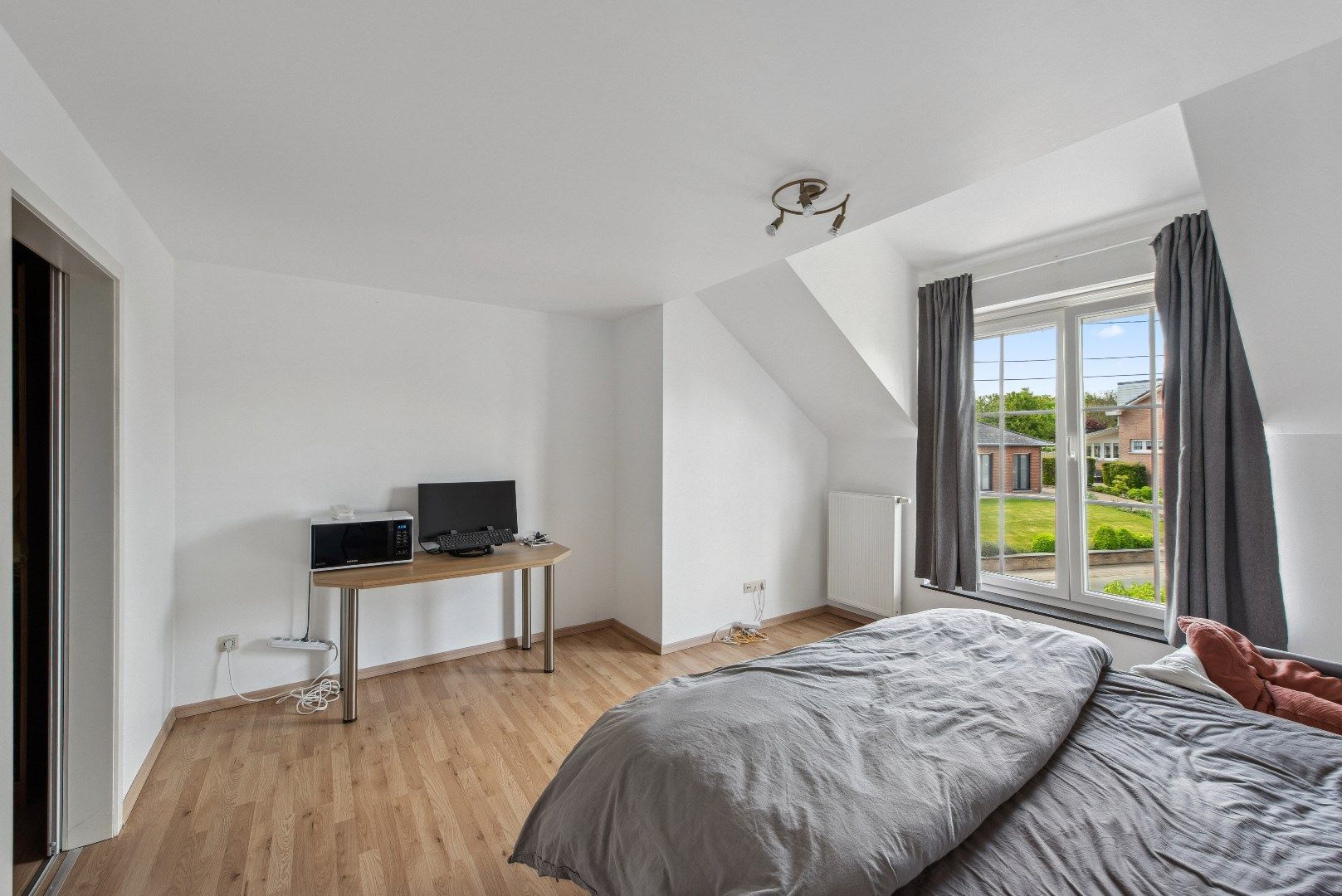Gezinswoning in pastoriestijl met garage en 4 slaapkamers foto 16