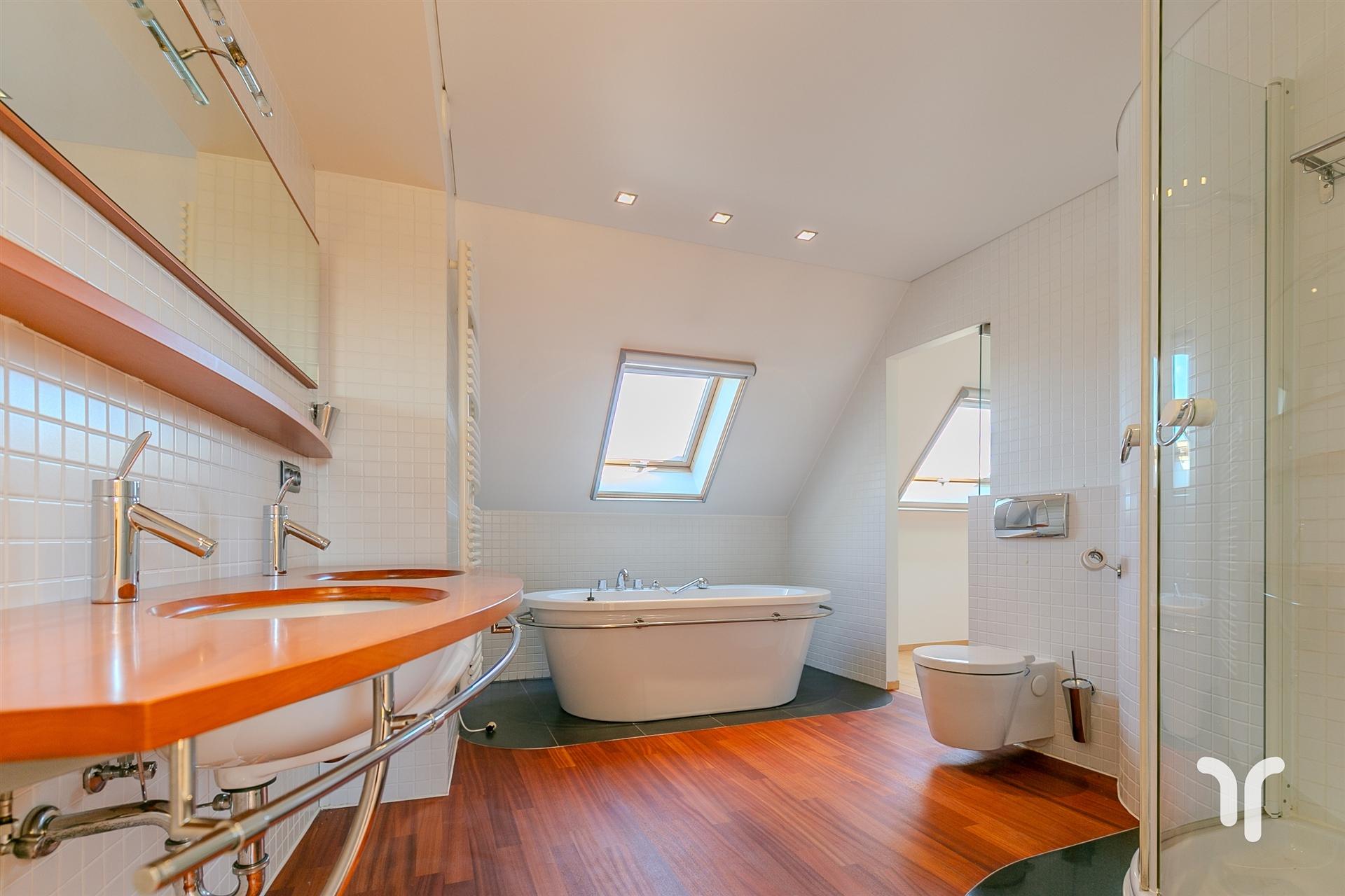 Luxueus afgewerkt penthouse – duplexappartement foto 12