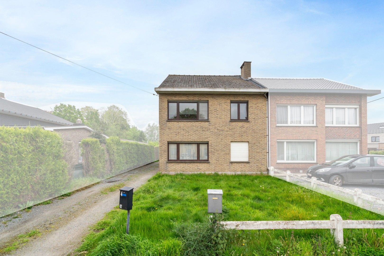 Te renoveren appartement met 2 slaapkamers en zolder te koop in Lovendegem foto 2