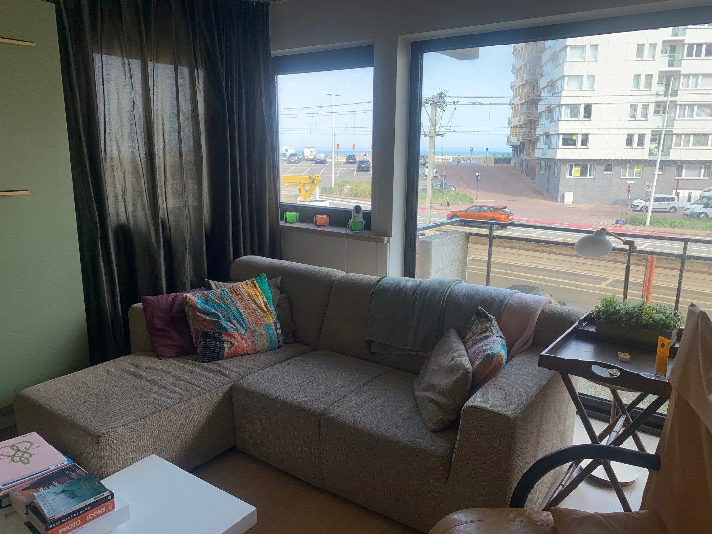 Gemeubeld appartement met twee slaapkamers én garagebox - frontaal zeezicht foto 9