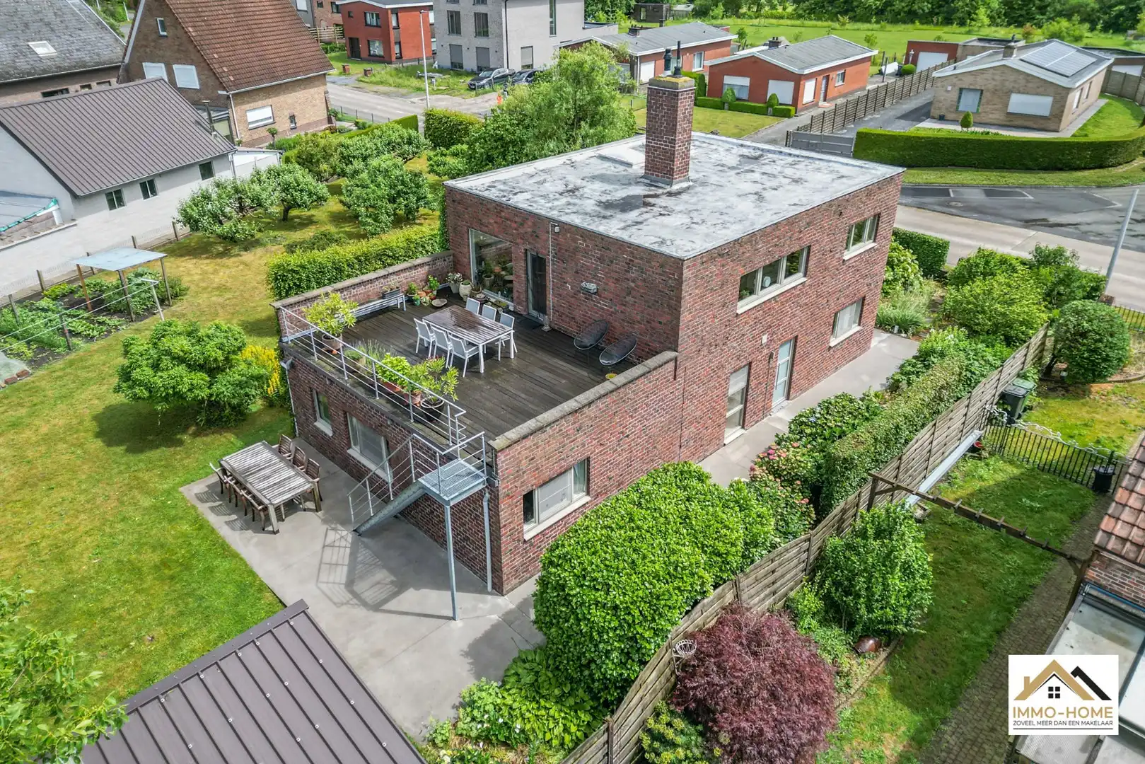 Hoofdfoto van de publicatie: ruime halfopen bebouwing op topligging te Oostakker
