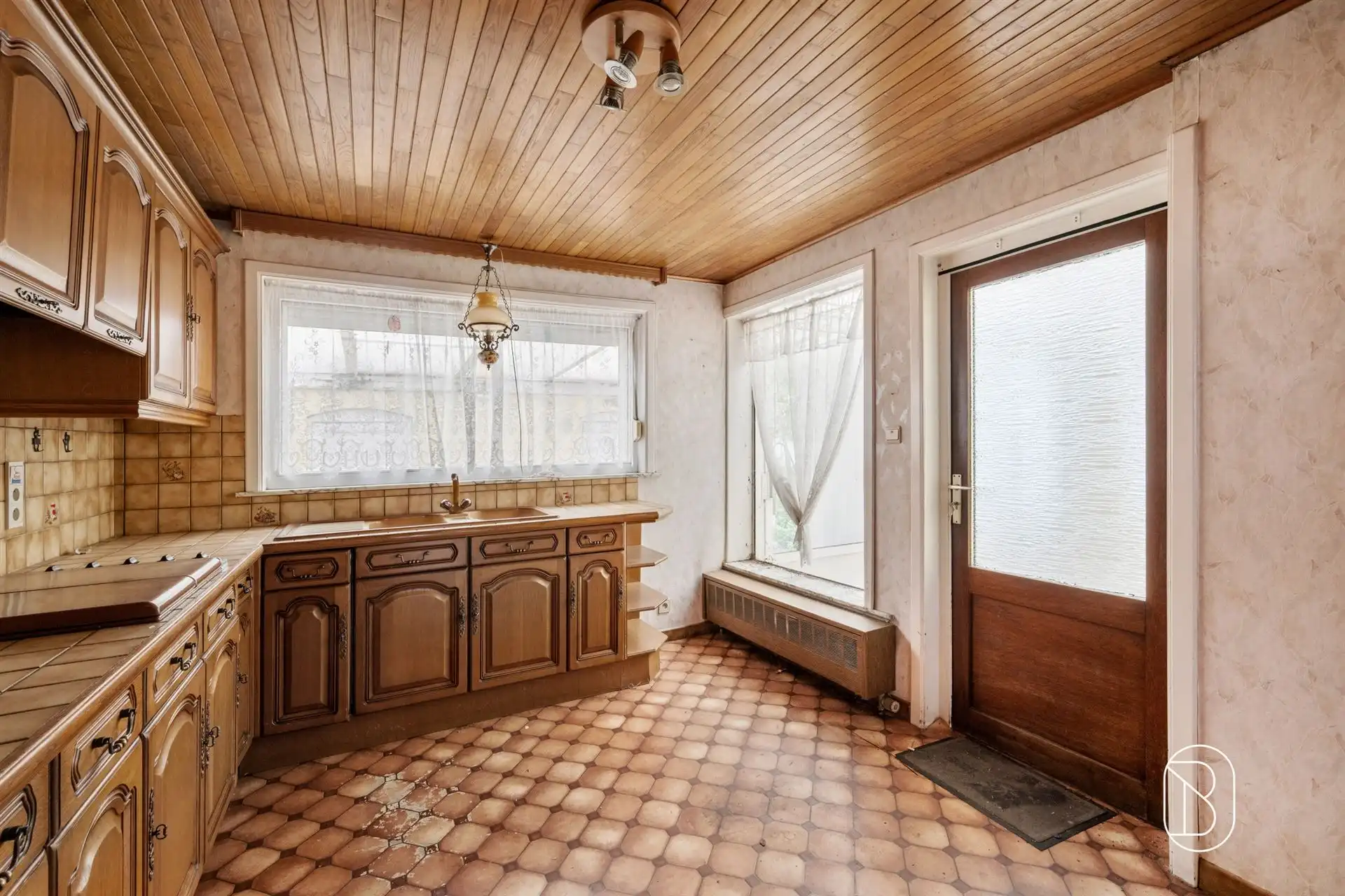 Woning met tuin en grote garage  foto 9