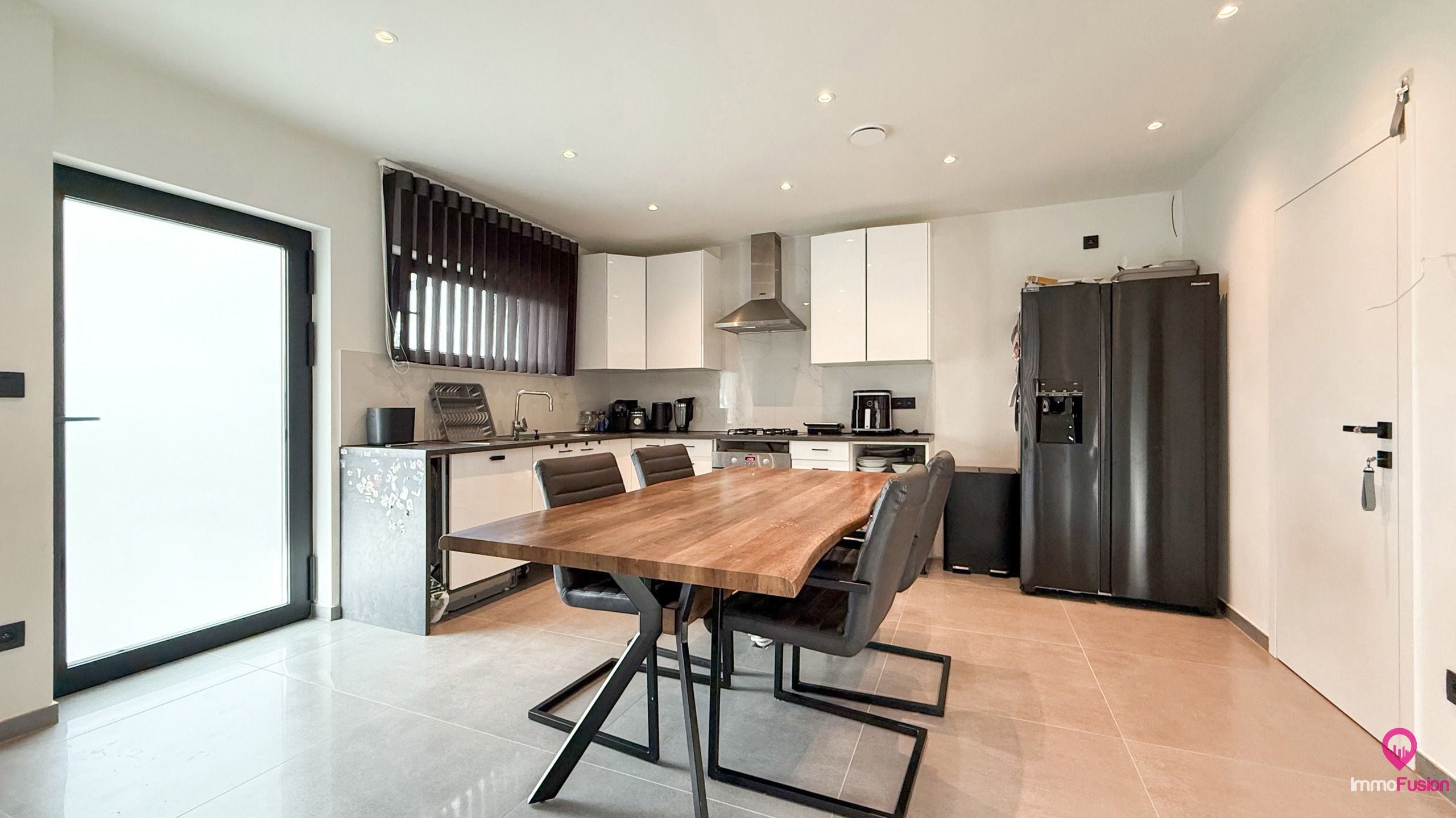 Instapklare, volledig gerenoveerde woning met 4 slaapkamers! foto 10