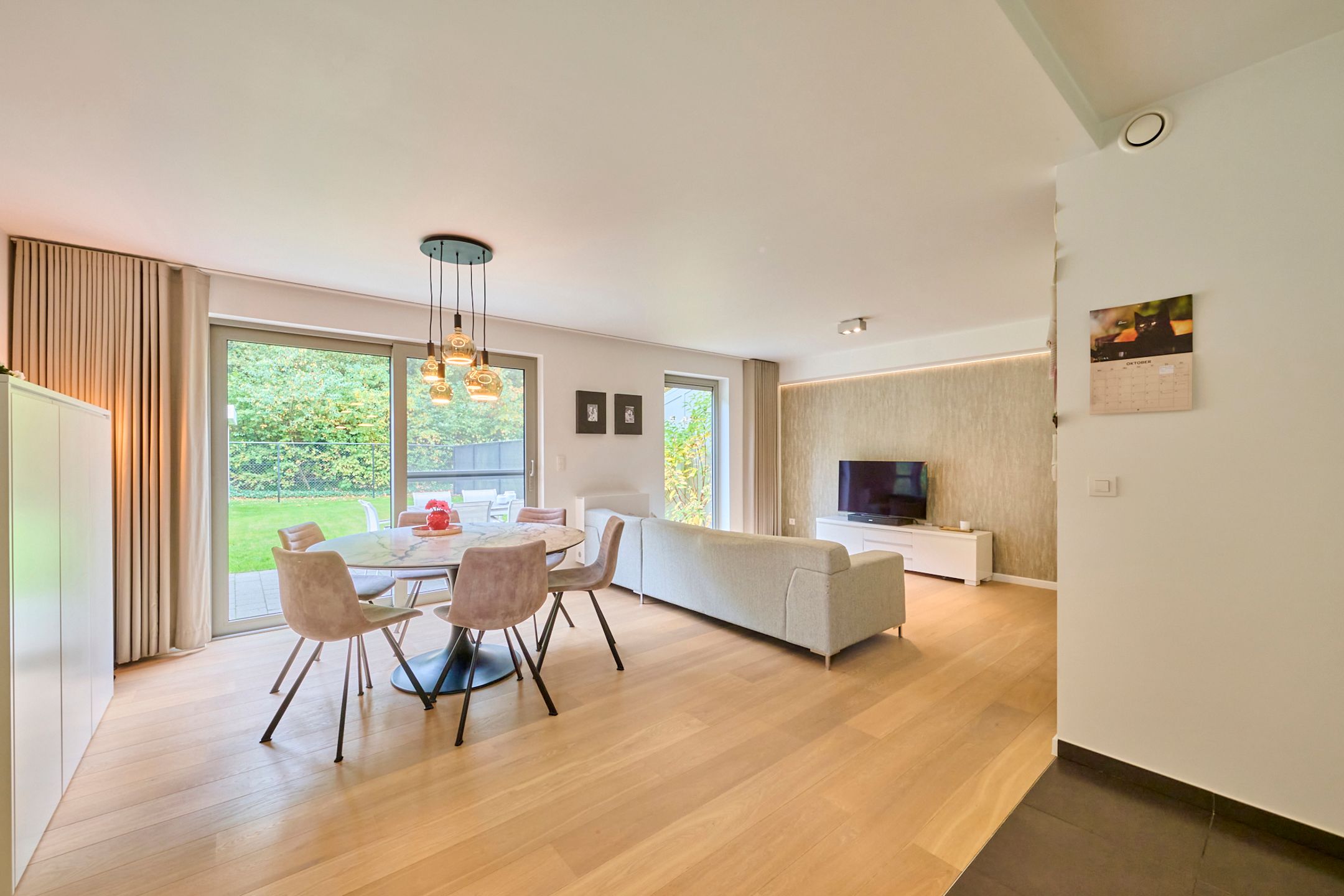 Smaakvol gelijkvloers appartement met 2 slaapkamers, zuidgerichte tuin, parking en kelderberging foto 4