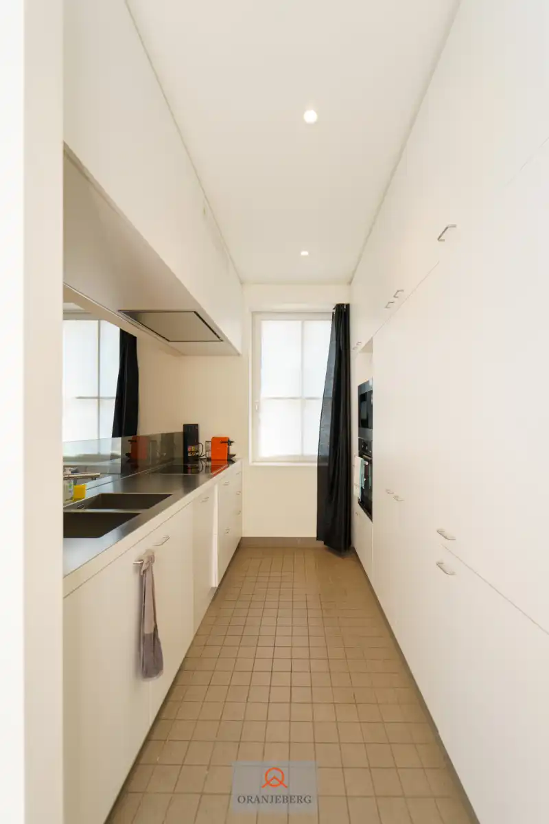 Prachtig gerenoveerd 2 slaapkamerappartement vlakbij de Vrijdagmarkt foto 8
