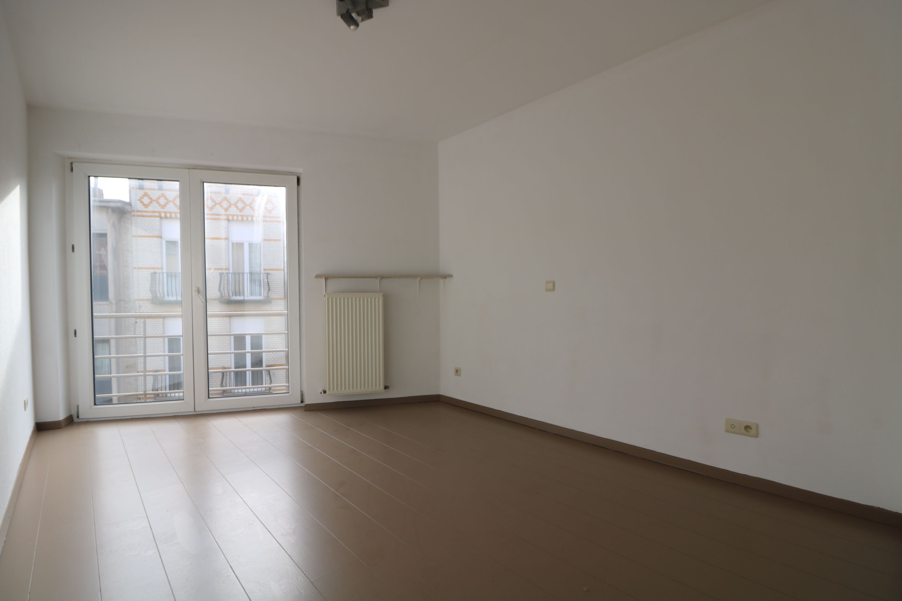 Lichtrijk 1-slaapkamerappartement vlakbij Grote Markt en op wandelafstand van Zeedijk en Jachthaven. foto 4