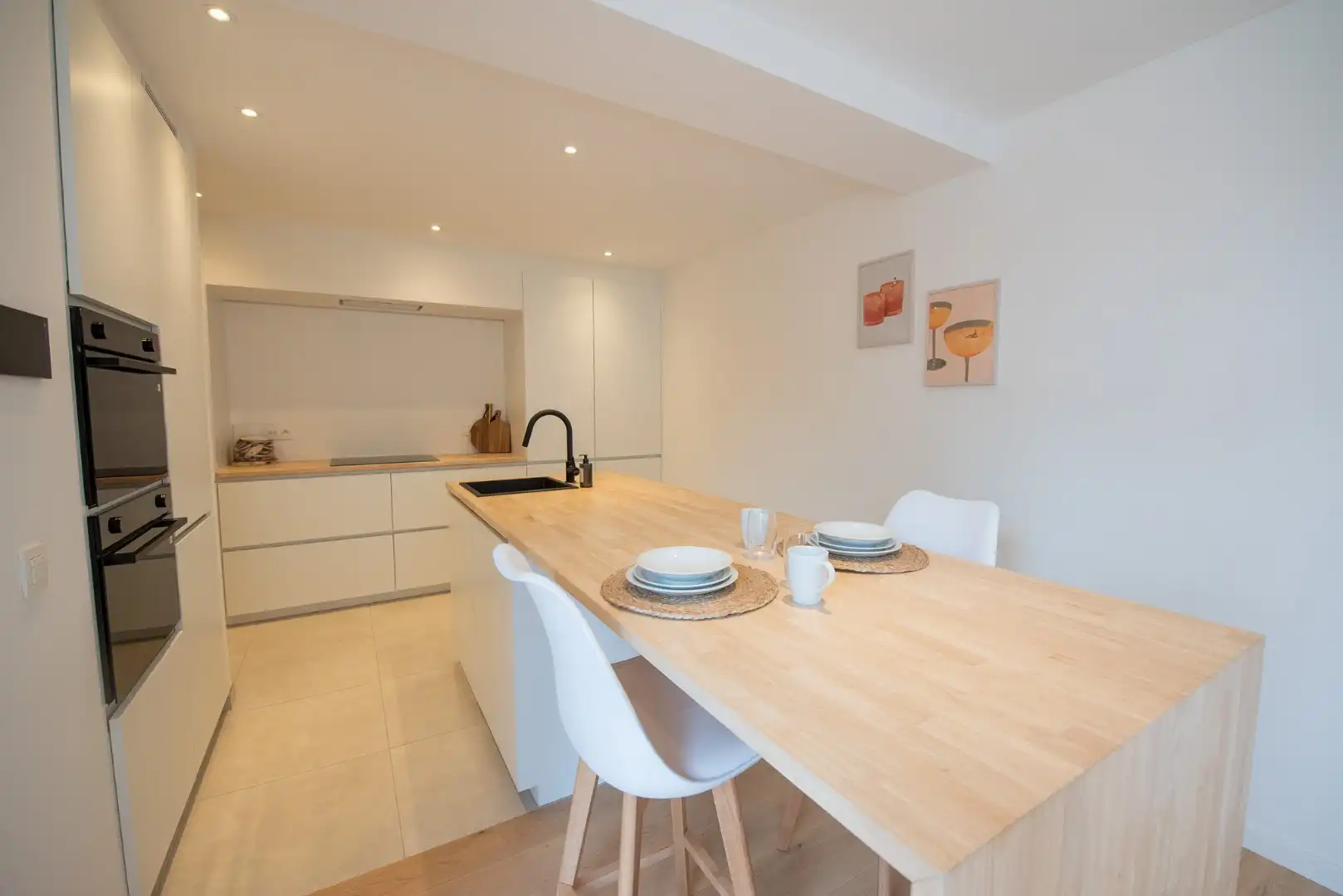 TE KOOP: Instapklaar, volledig gerenoveerd appartement met 1 slaapkamer in hartje Waregem foto 3