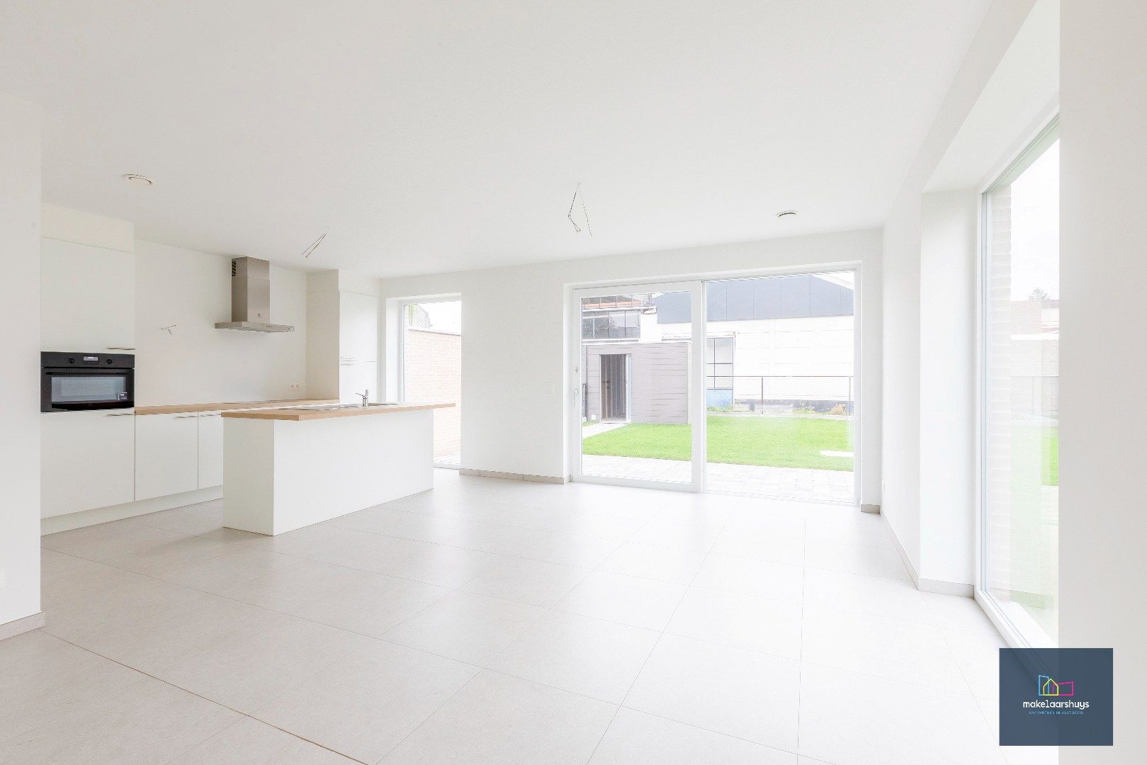 Energiezuinige nieuwbouwwoning met 3 slaapkamers , tuin en staanplaats foto 4