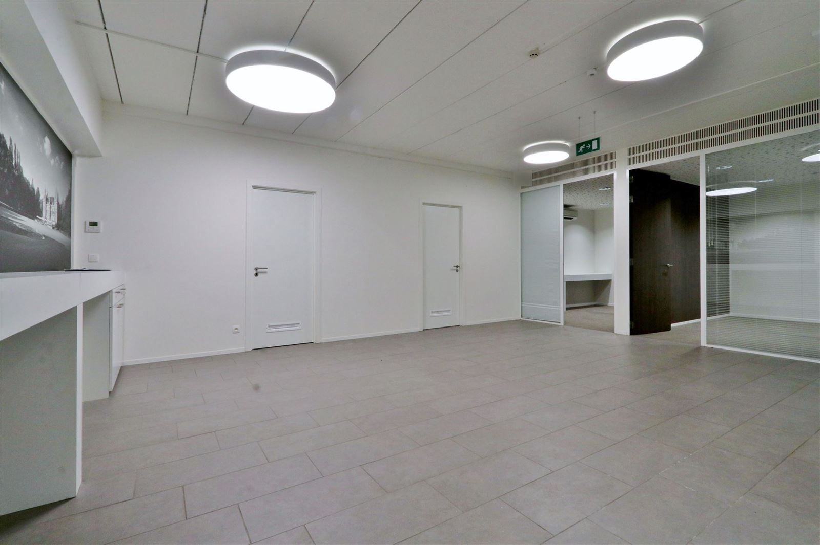 Handelsgelijkvloers te centrum Dworp foto 8