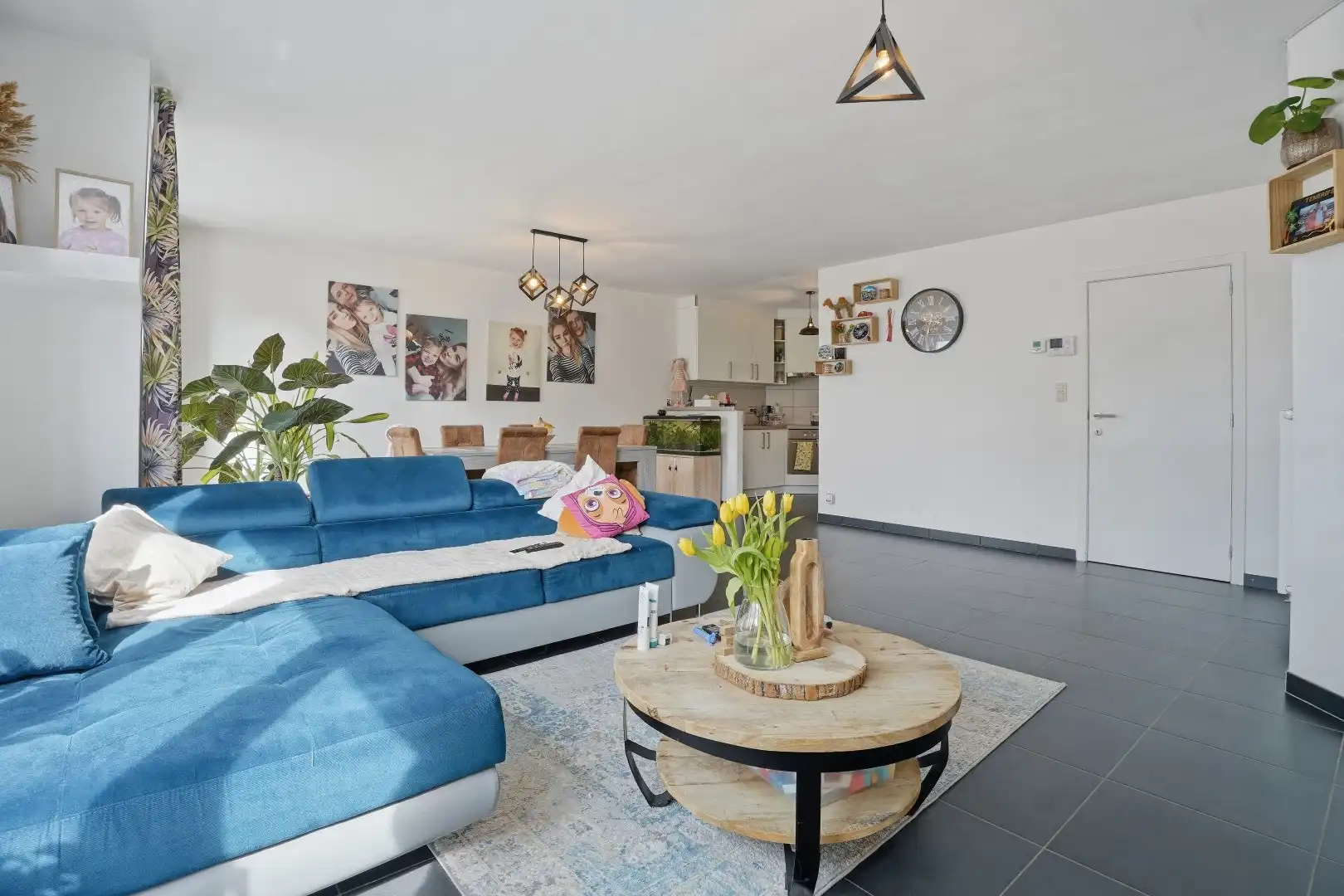 Recent appartement met privatieve tuin (346m²)  en ruim terras (40m²) in het centrum van Woumen! foto 3
