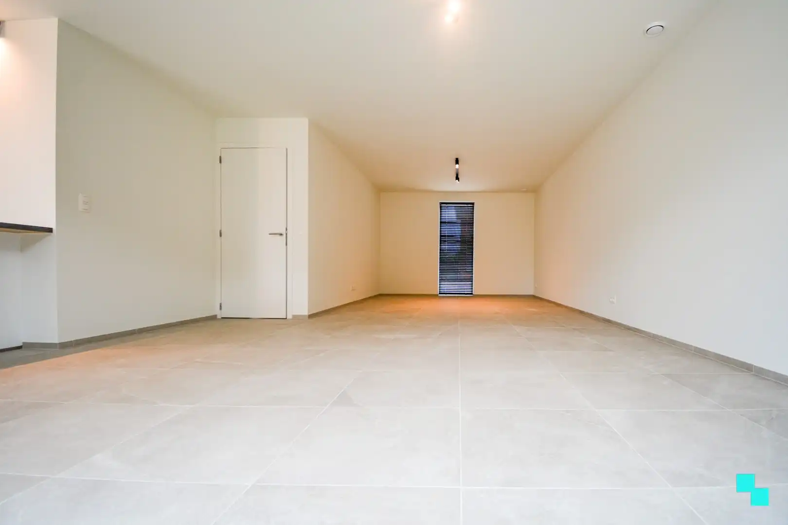 Volledig afgewerkte nieuwbouwwoning met carport te Sleihage foto 9