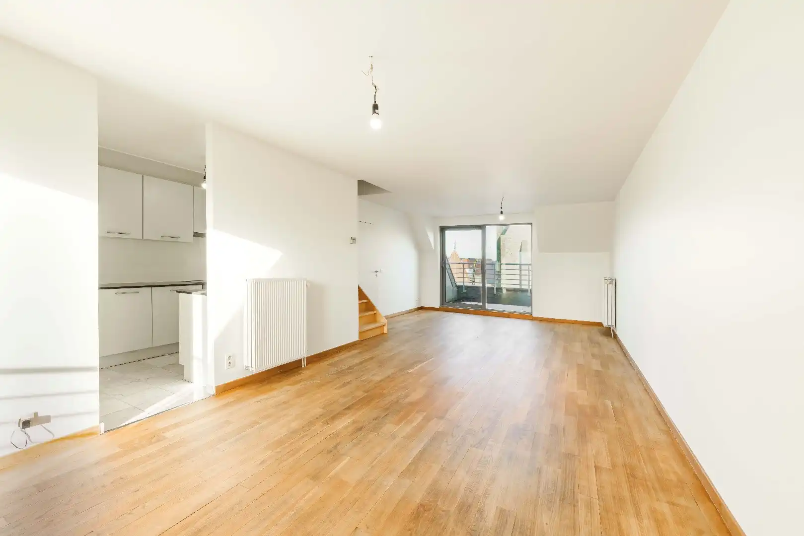 INSTAPKLAAR APPARTEMENT (146 m²) MET 3 SLPKS | STAANPLAATS + BERGING foto 2