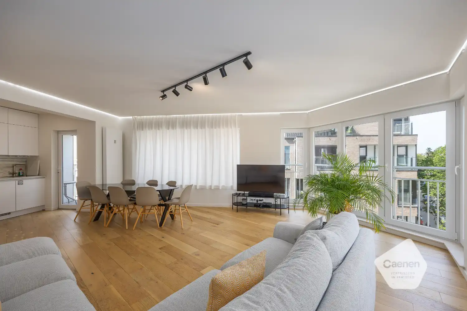 Gerenoveerd drie slaapkamer appartement op centrale ligging foto {{pictureIndex}}