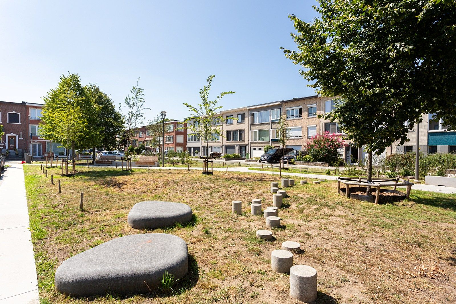 Instapklaar hoekappartement met veel lichtinval op een rustig pleintje foto 19