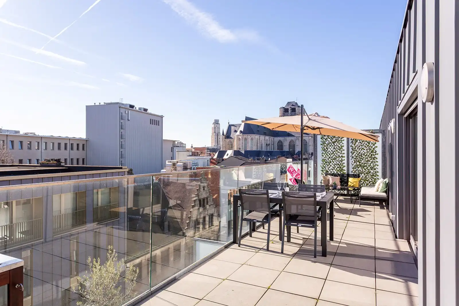 Penthouse met ruime terrassen en prachtige zichten!  foto 4