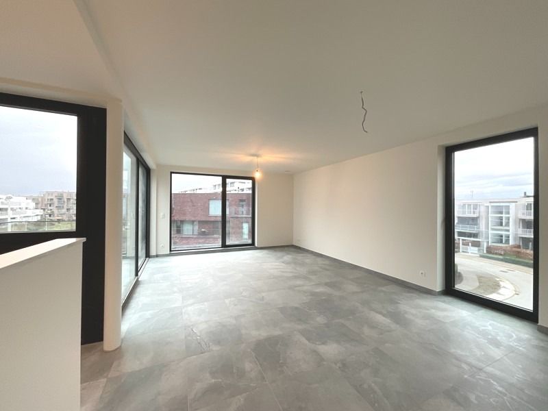 Prachtig gelegen nieuwbouw appartement met drie slaapkamers, groot terras en ondergrondse autostaanplaats foto 3