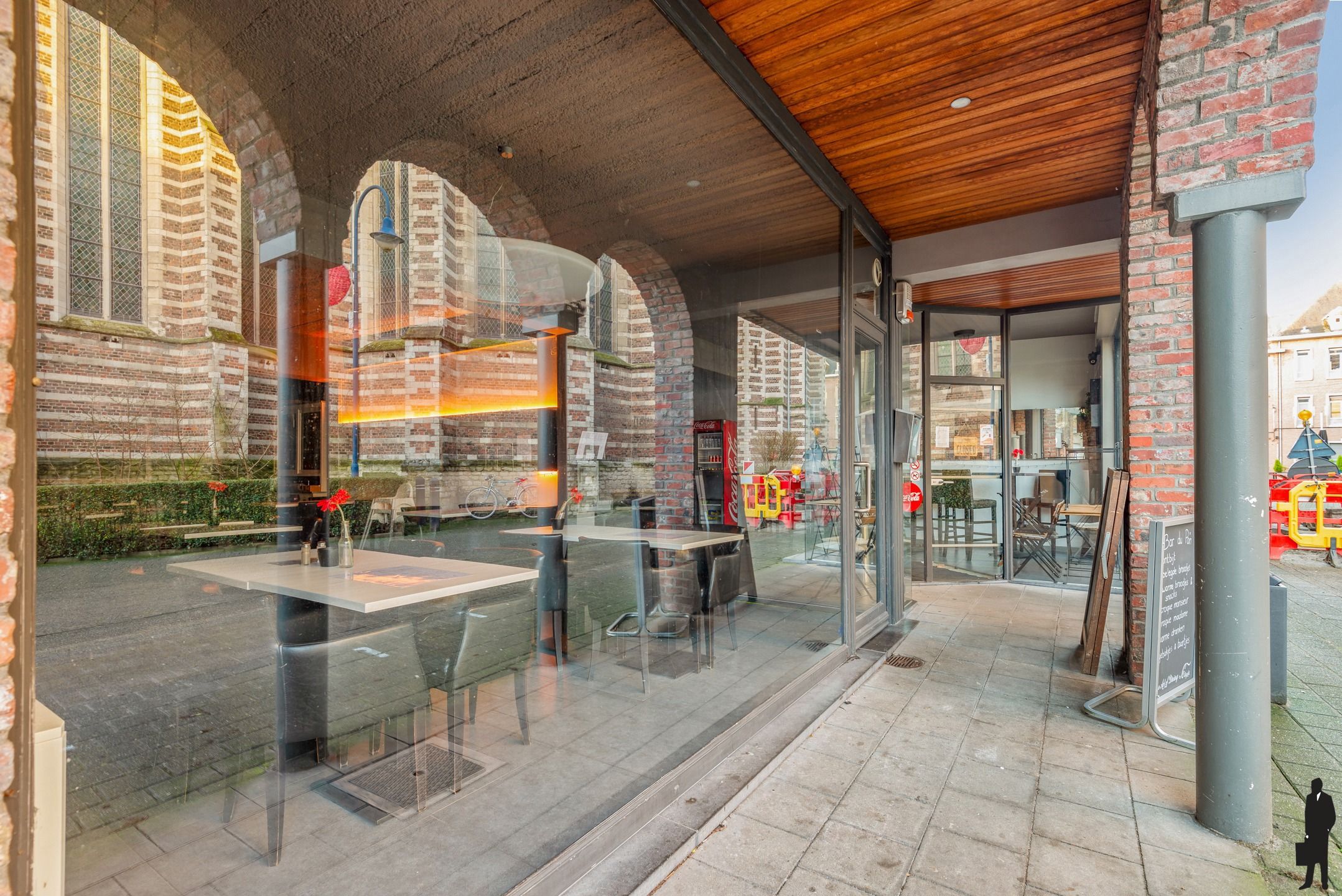 Handelspand (ca. 154m²) pal in het centrum van Kontich foto 2