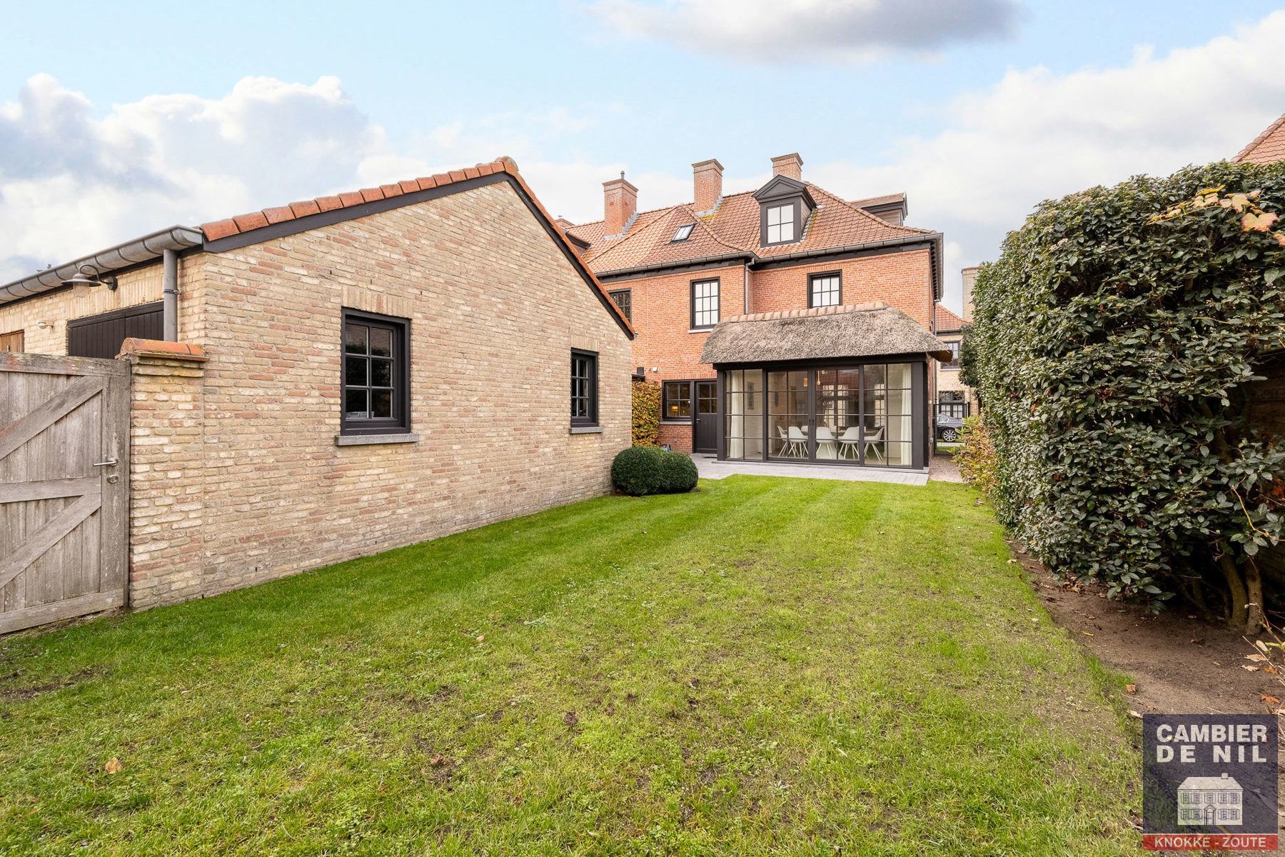 Instapklare , gemeubelde woning gelegen in Oud-Knokke vlakbij de groentenmarkt foto 27