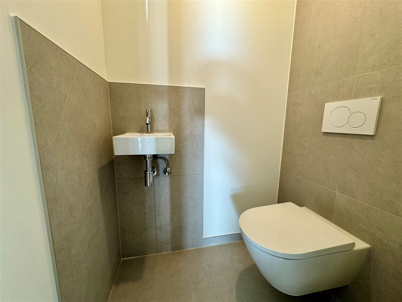 Luxe BEN-loft op de tweede verdieping met 3 slaapkamers en zeer ruim terras, gelegen nabij het centrum van Maaseik. foto 10