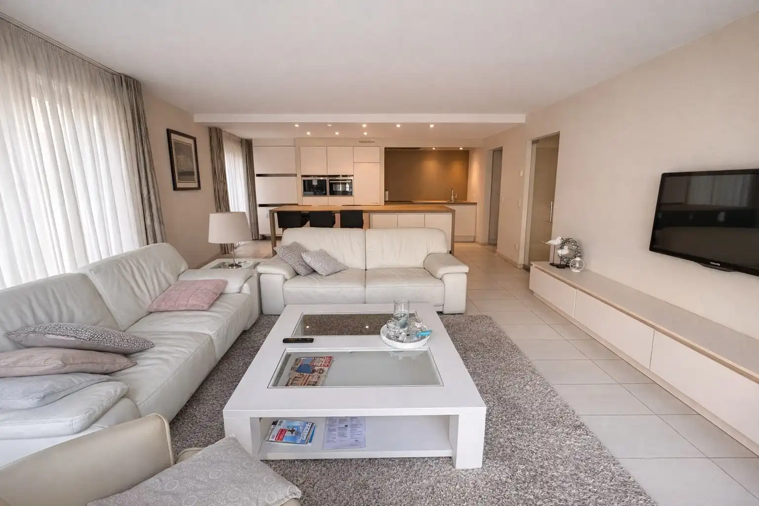 Bemeubeld hoekappartement met 2 slaapkamers  foto 3