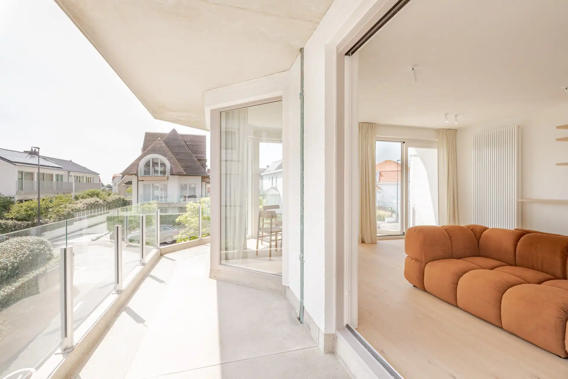 Prachtig gerenoveerd appartement in villaresidentie te Duinbergen foto 2