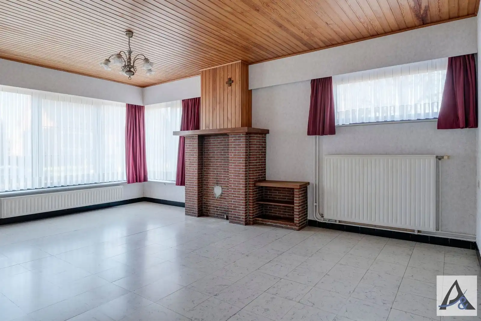 Te renoveren woning met potentieel in rustige buurt foto 8