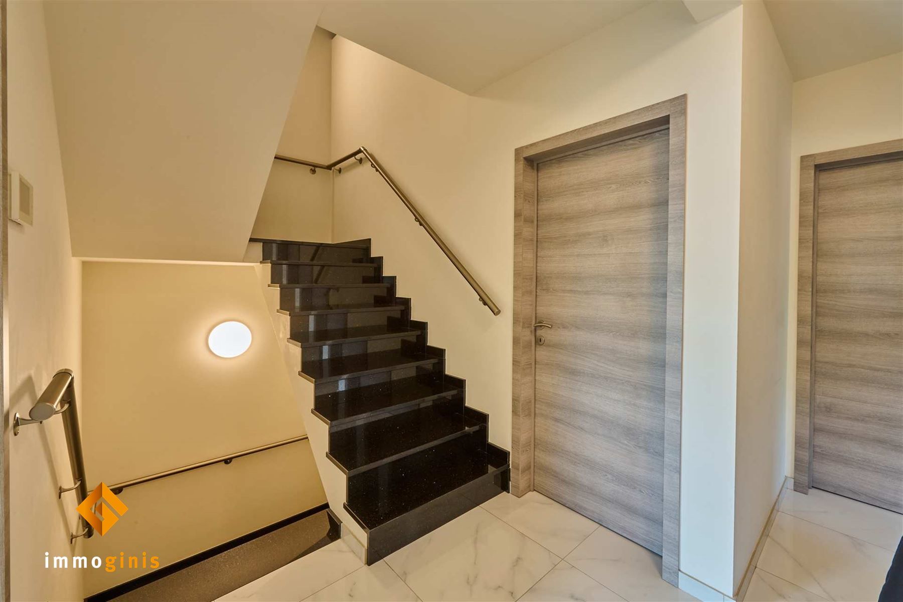 Zéér ruime (289 m²), energiezuinige woning met 5 (mogelijk 7) slpks! foto 17