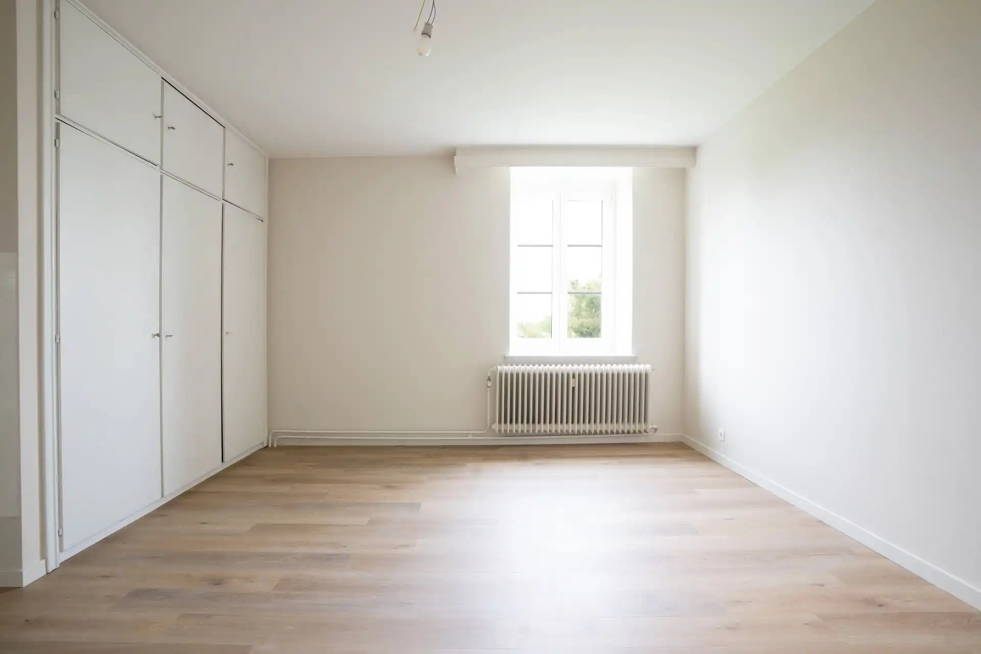 Licht en ruim hoekappartement met drie slaapkamers en garage foto 16