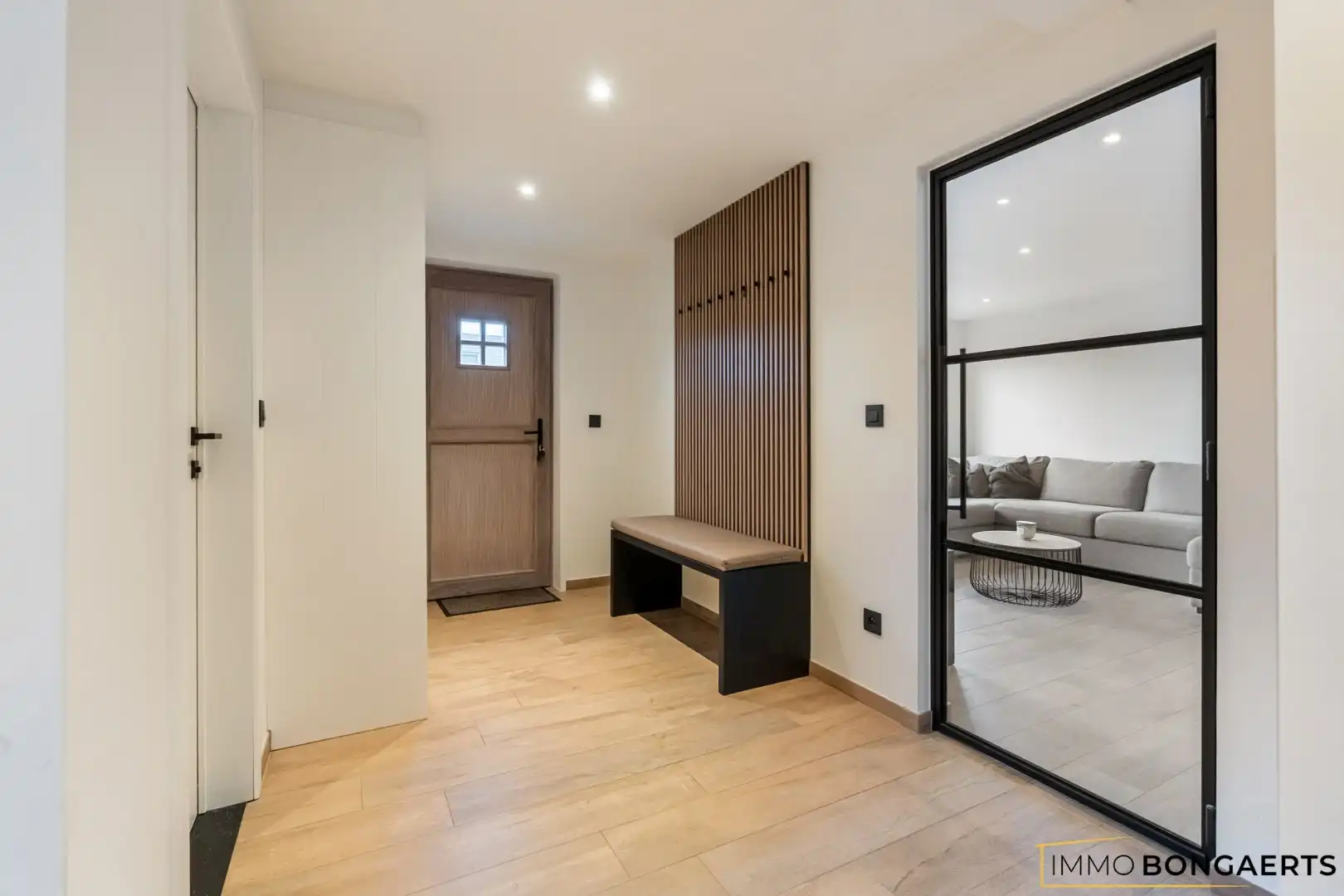 Gerenoveerde woning met 4 slaapkamers op rustige ligging foto 3